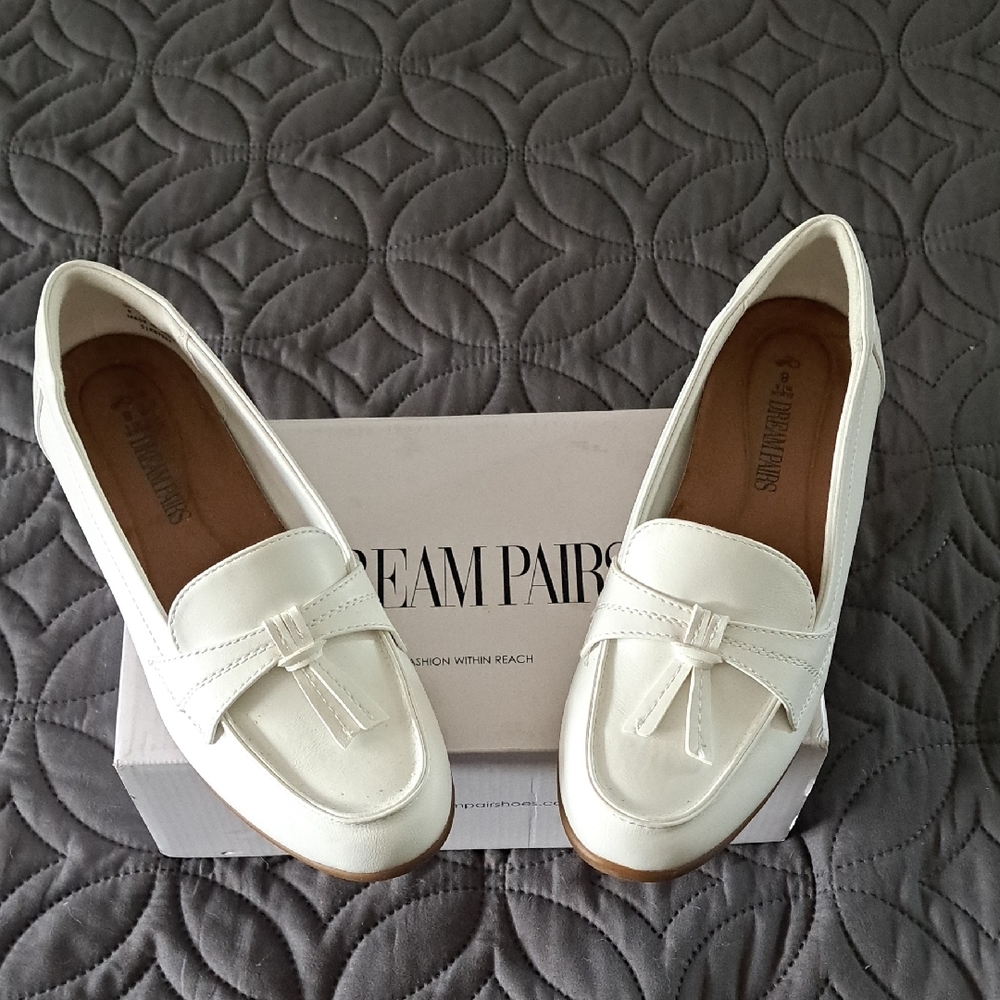 Dream Pairs White Classic Tassel Flats